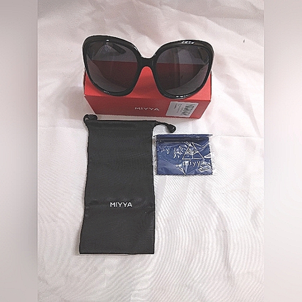 Miyya Bug Eye Oversized Polarized Sunglasses Women's Black